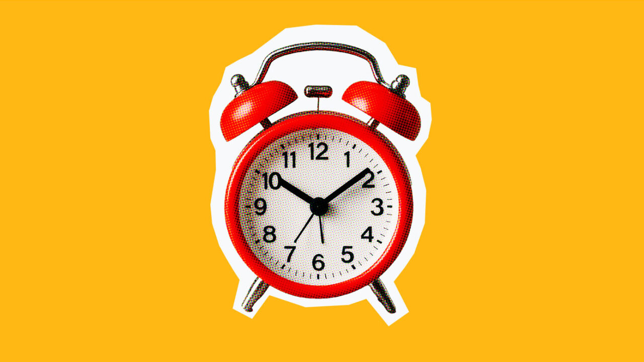 alarm clock on an orange background for task-oriented leadership